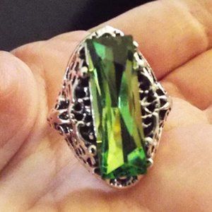 ART DECO STYLE BRIGHT GREEN LONG RECTANGULAR CRYSTAL SILVER CLAD SZ 7 RING 66